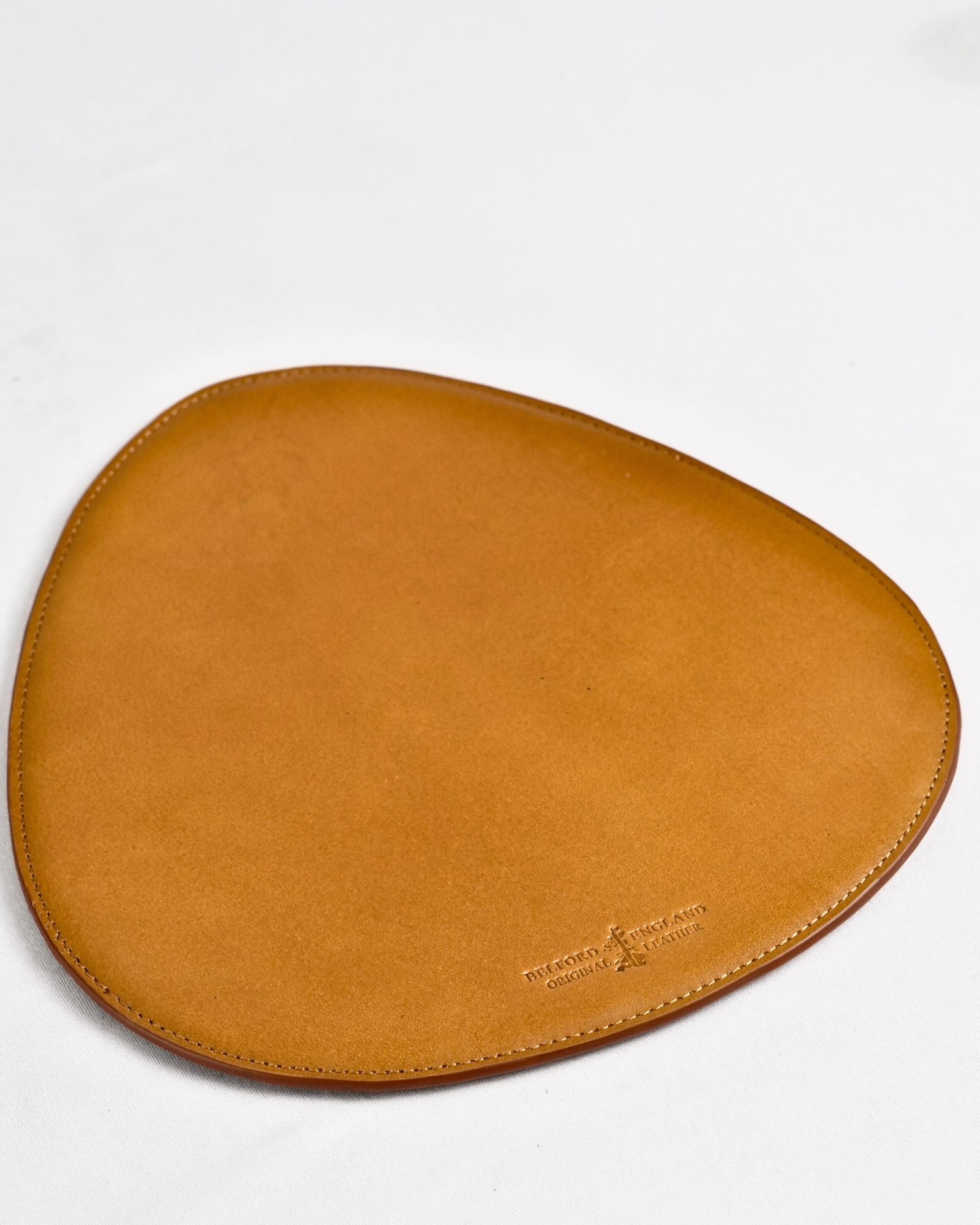 Vantage – Hand Crafted Original Leather Mouse Pad (Rich Tan) - Image 2