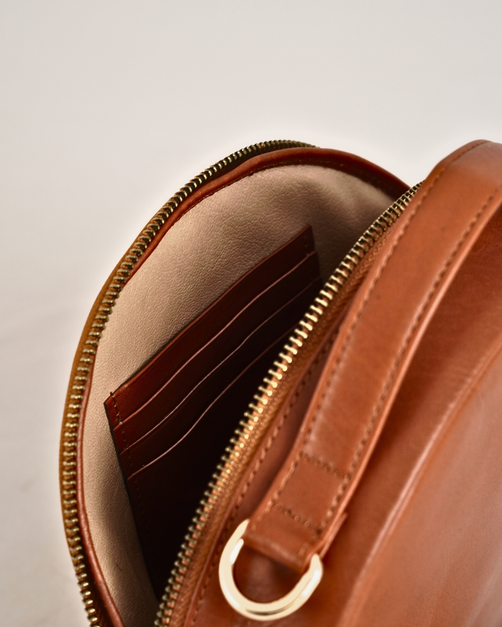 Hazel - Women's Original Leather Handbag (Lux Tan) - Image 7