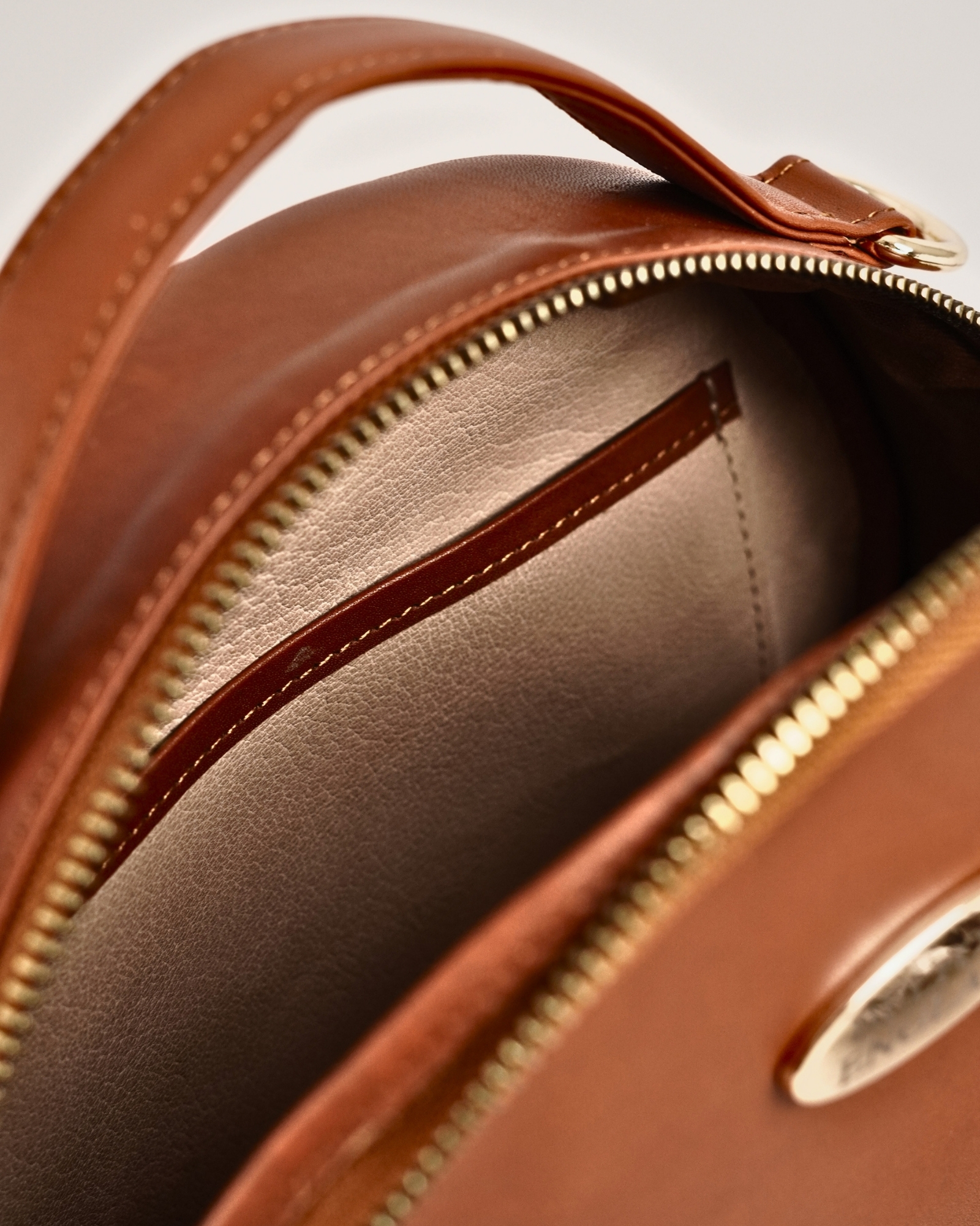 Hazel - Women's Original Leather Handbag (Lux Tan) - Image 8