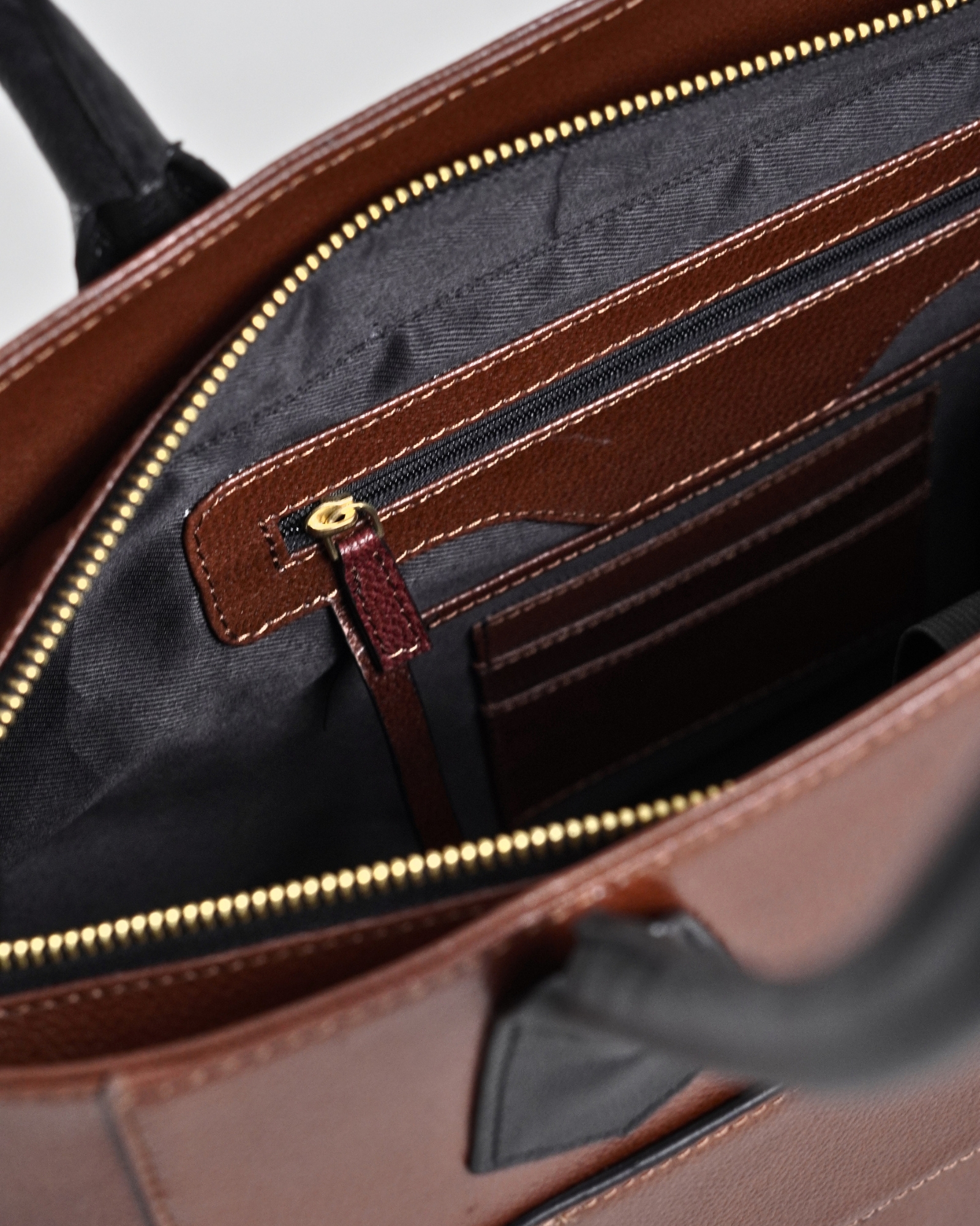 Victoria - Women's Original Leather Tote bag (Luxe Cherry) - Image 6