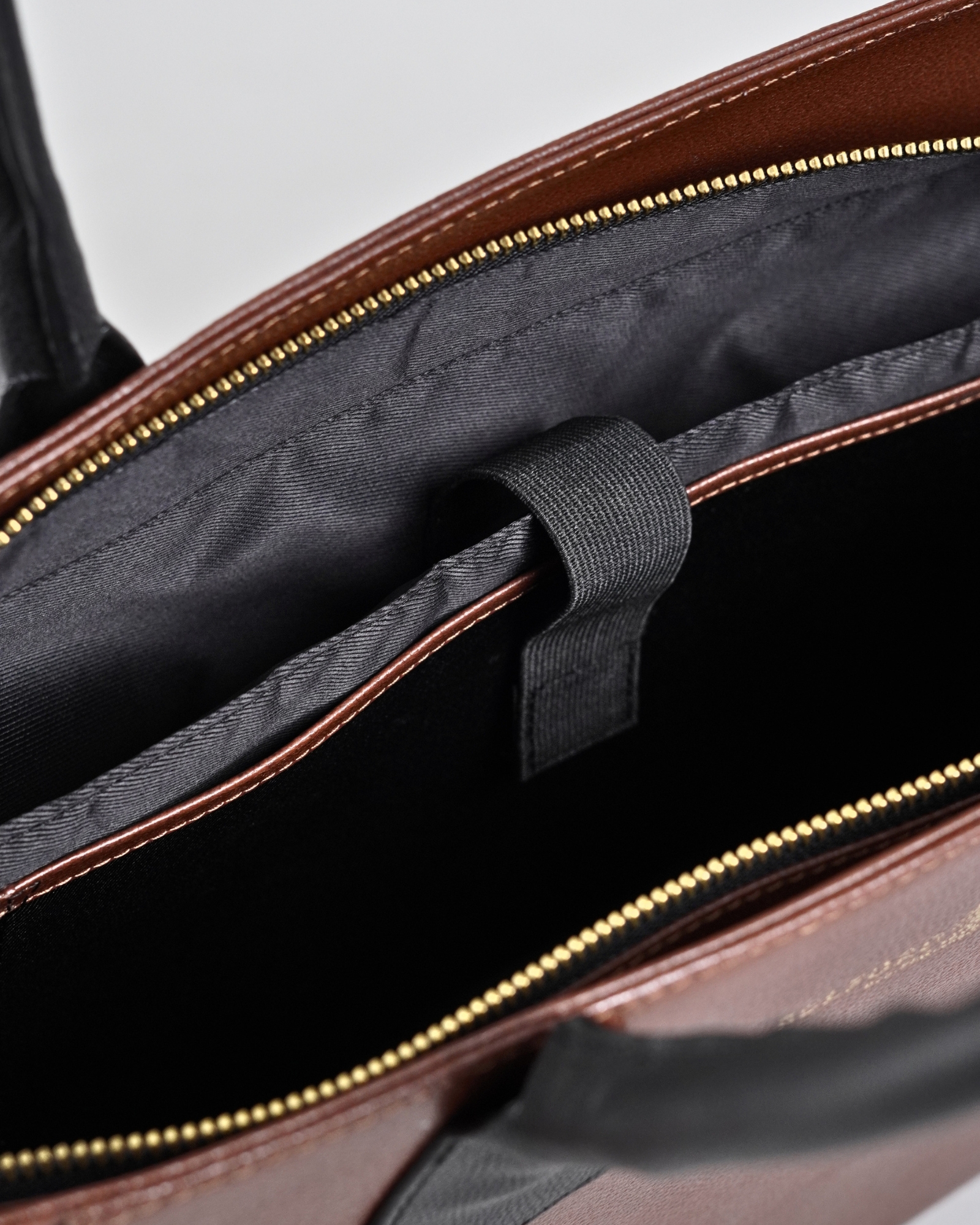 Victoria - Women's Original Leather Tote bag (Luxe Cherry) - Image 7