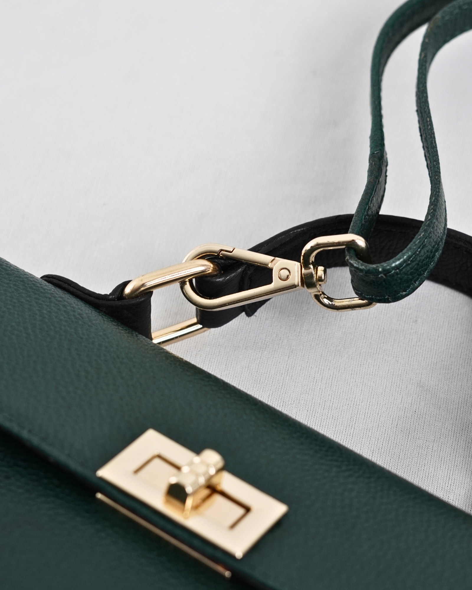 Helen  - Women's Original Leather Handbag (Luxe Green) - Image 8