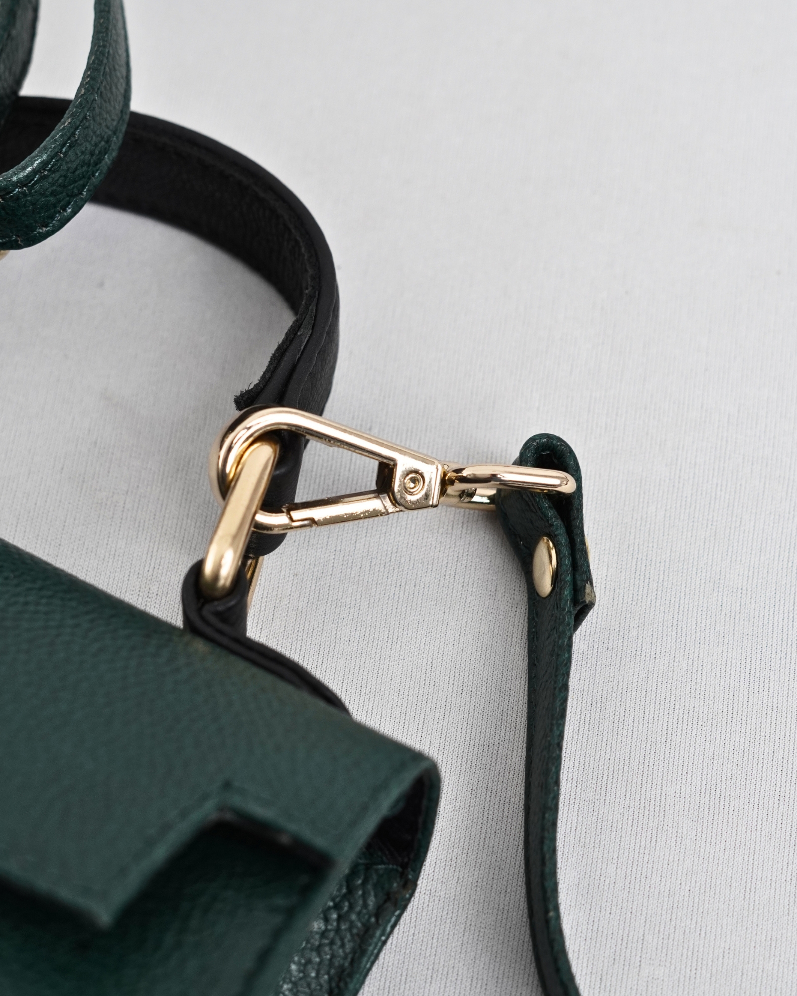 Helen  - Women's Original Leather Handbag (Luxe Green) - Image 9
