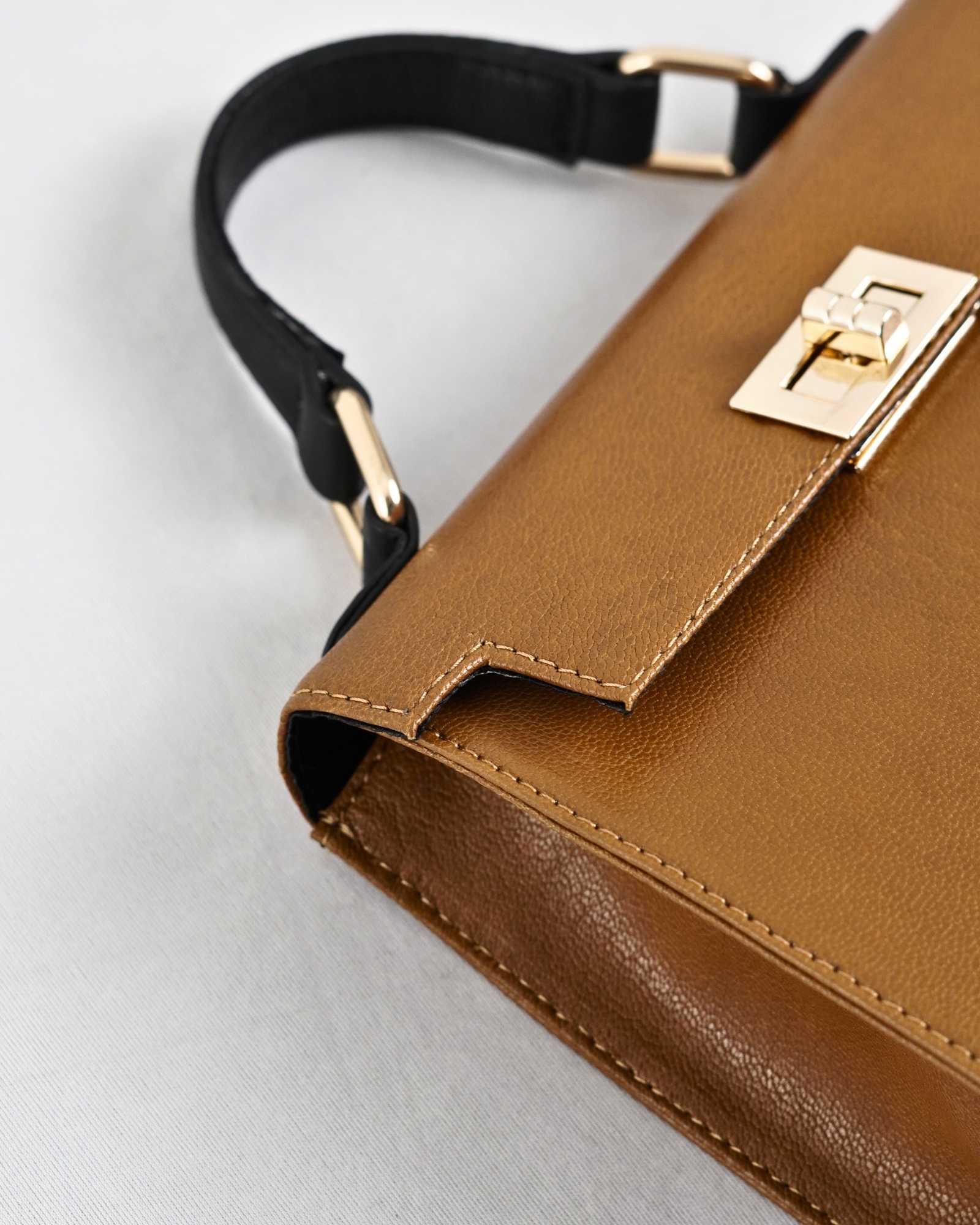 Helen  - Women's Original Leather Handbag (Luxe Tan) - Image 8