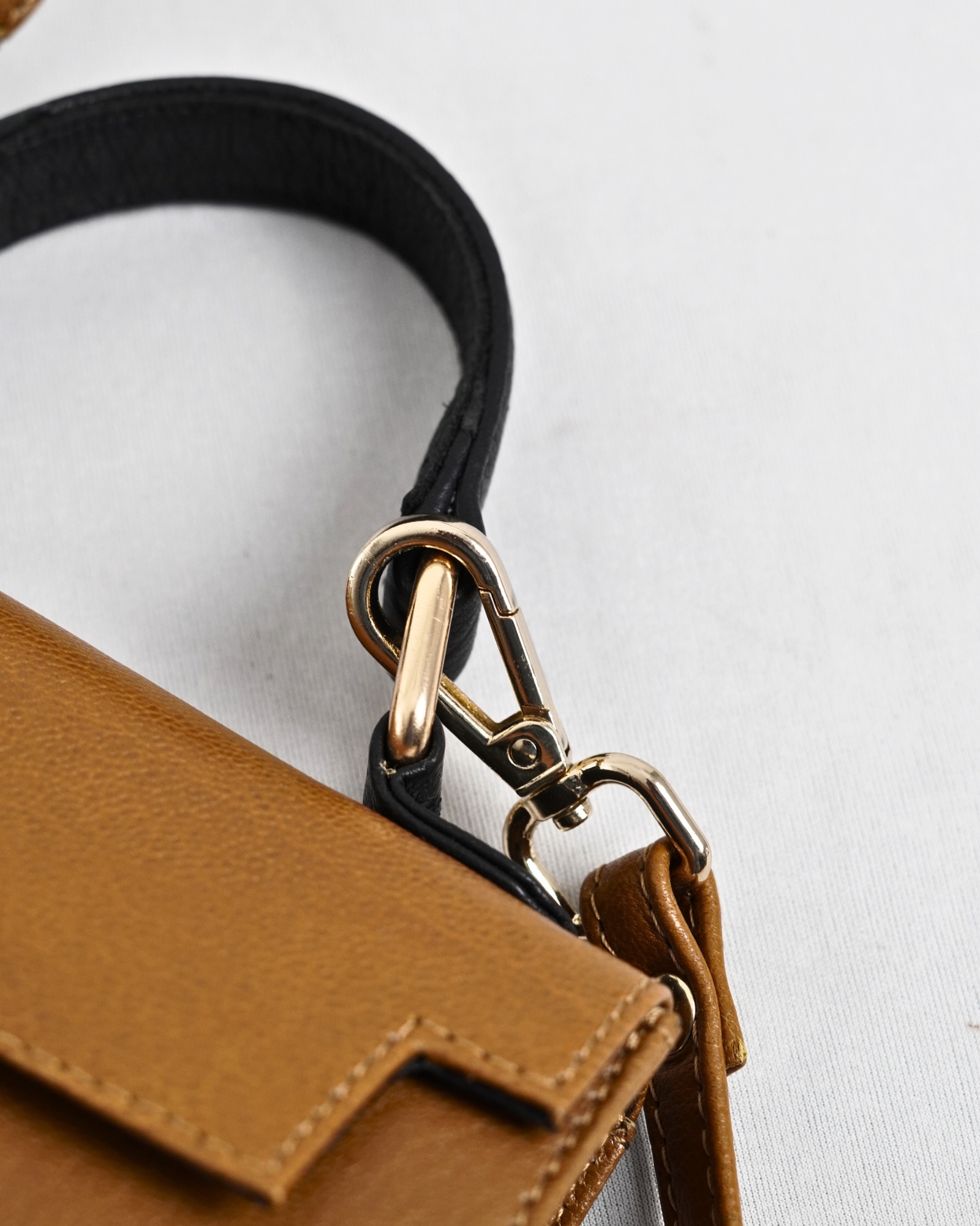 Helen  - Women's Original Leather Handbag (Luxe Tan) - Image 9