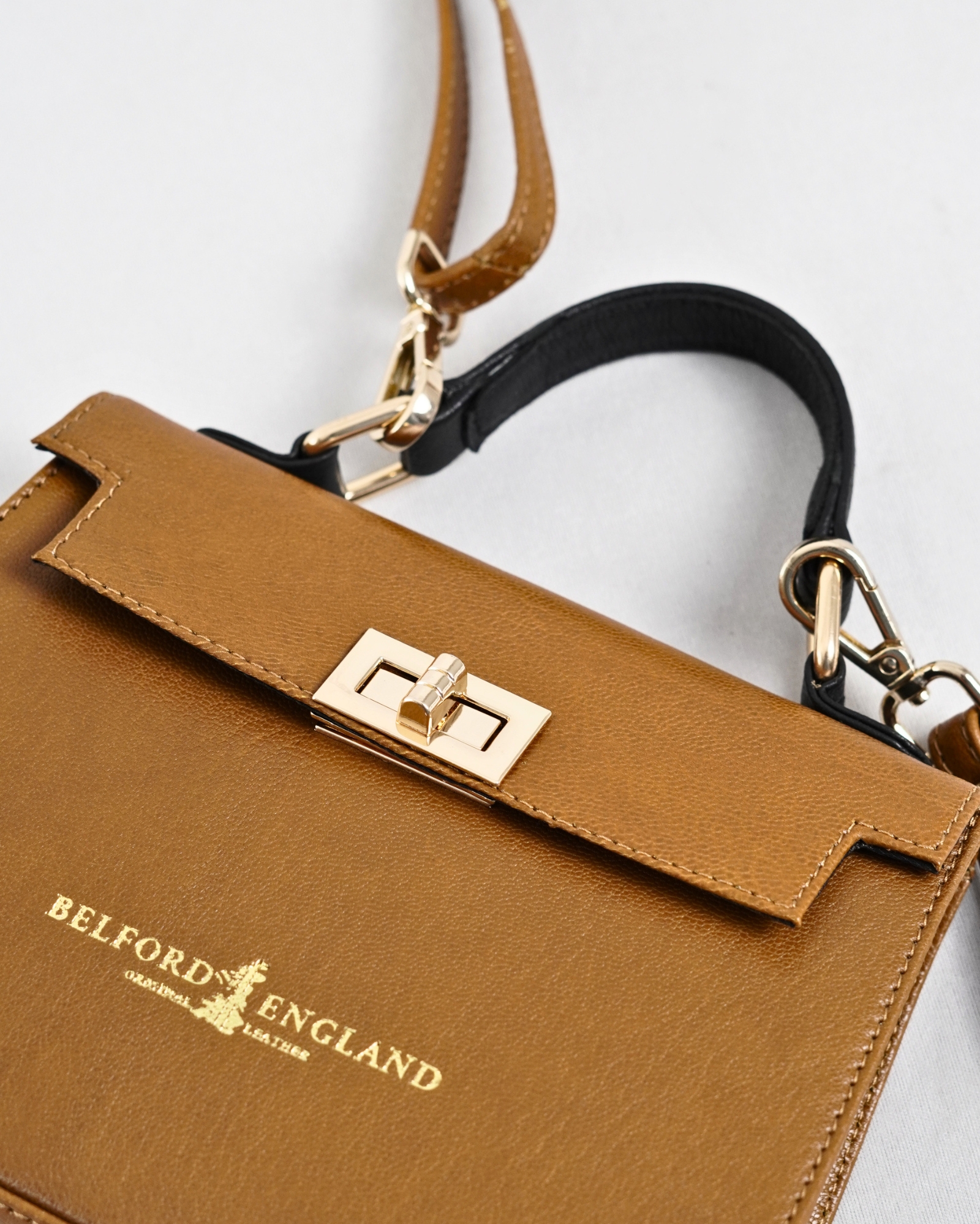 Helen  - Women's Original Leather Handbag (Luxe Tan) - Image 10