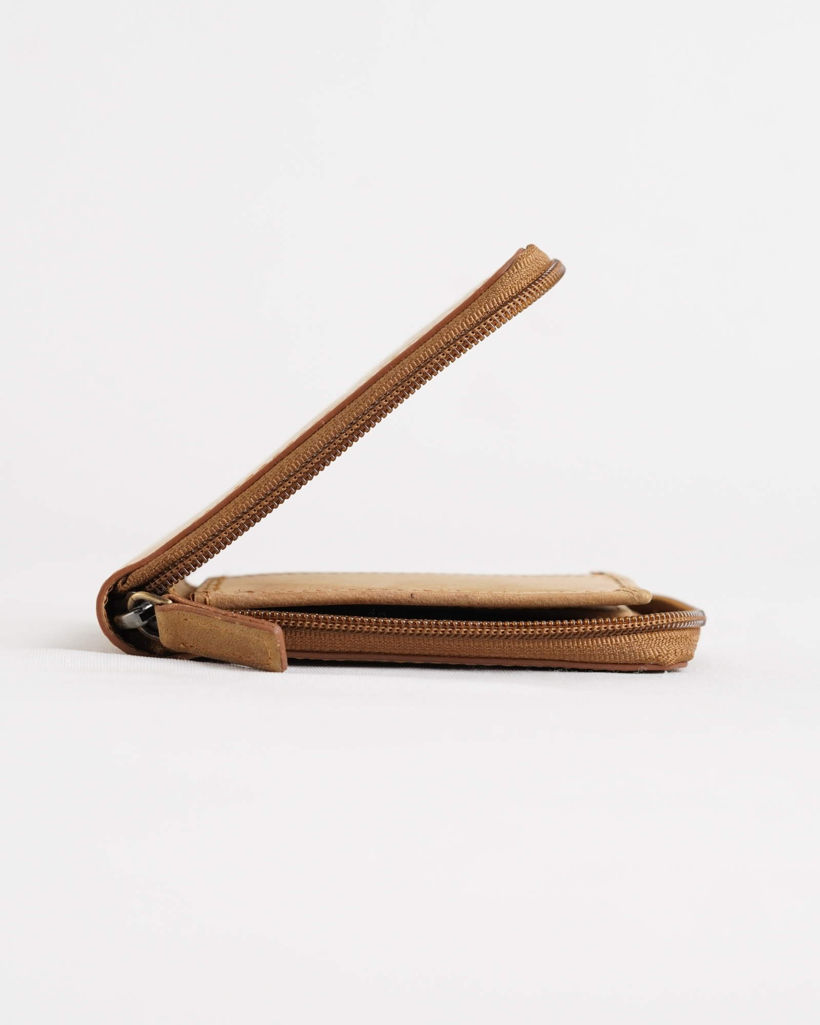 Tokyo (Wild Life Edition) Men’s Original Leather Wallet - Rugged Tan - Lion - Image 7