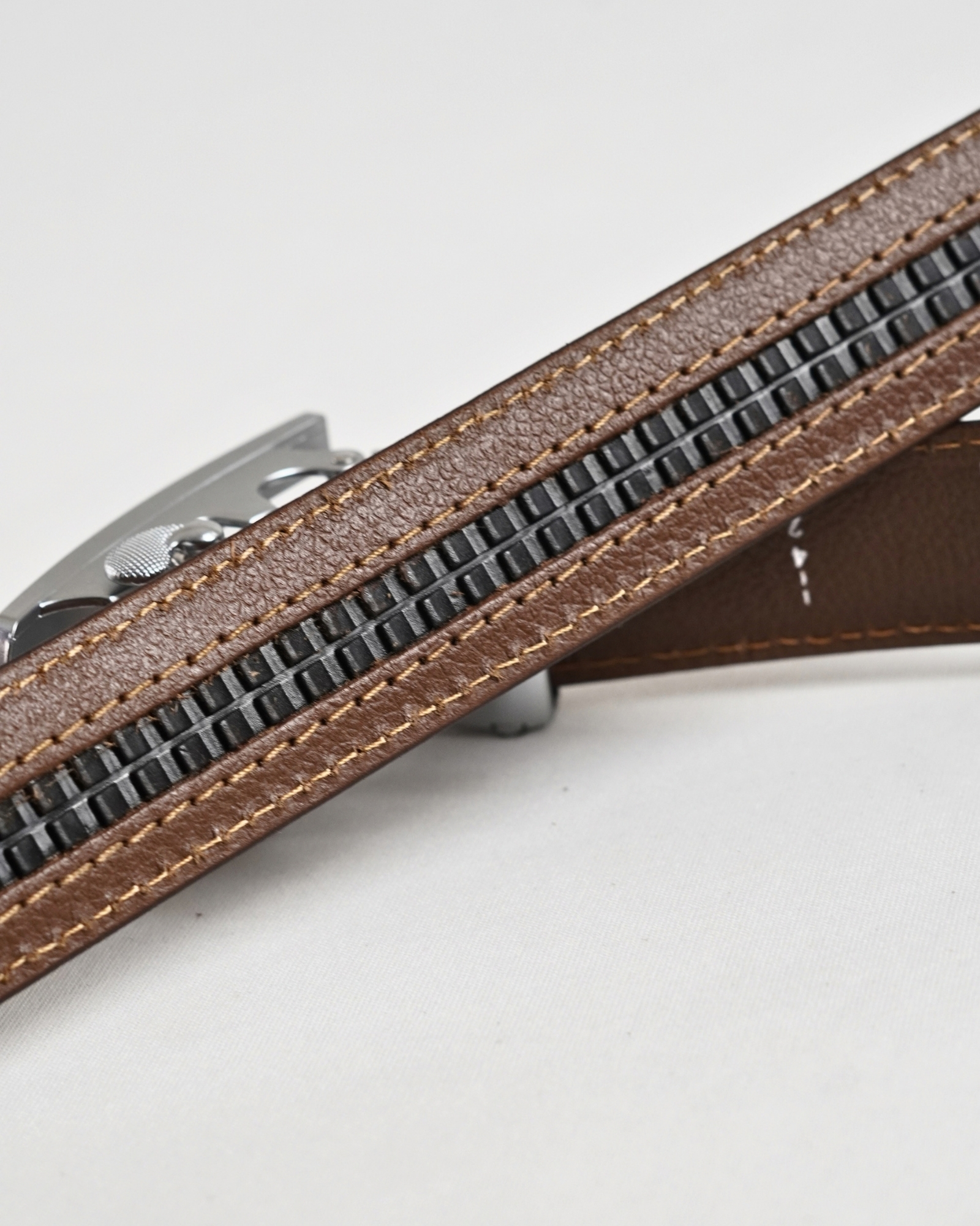 Oxford Men's Original Leather Belt  (Tan) - 28-44 - Image 6