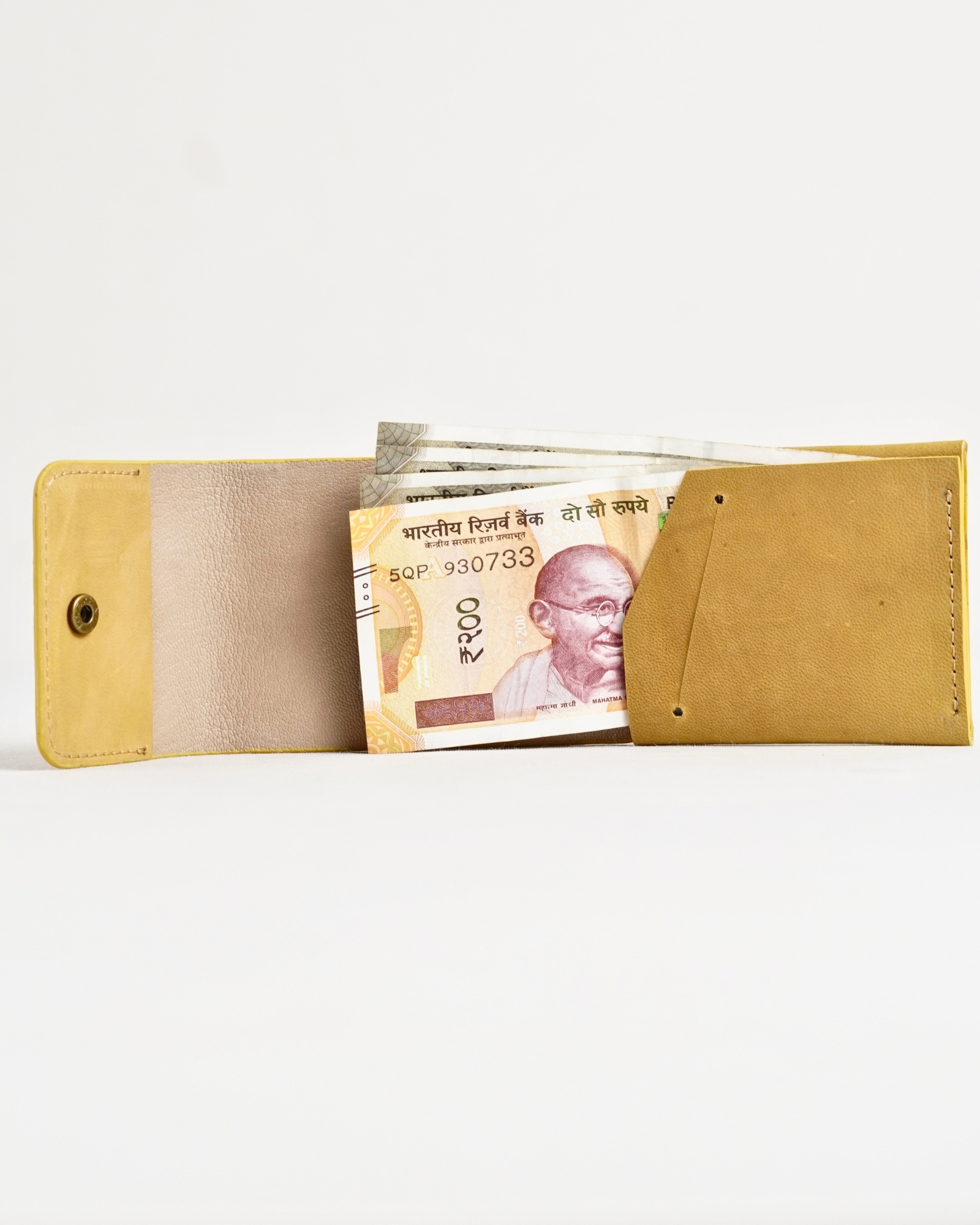 Milton - Men’s Original Leather Minimalist Wallet (Rugged Tan) - Image 5