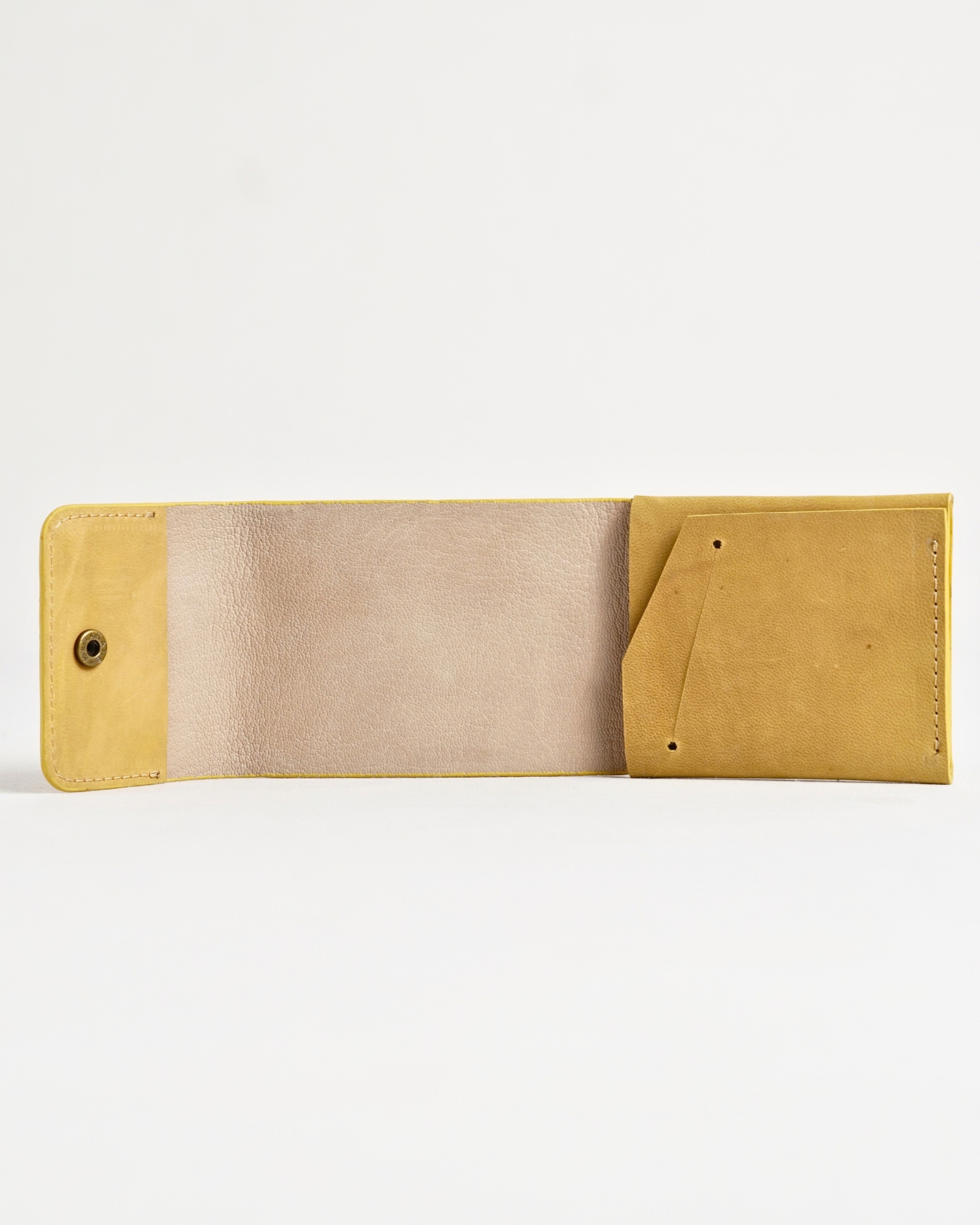 Milton - Men’s Original Leather Minimalist Wallet (Rugged Tan) - Image 6