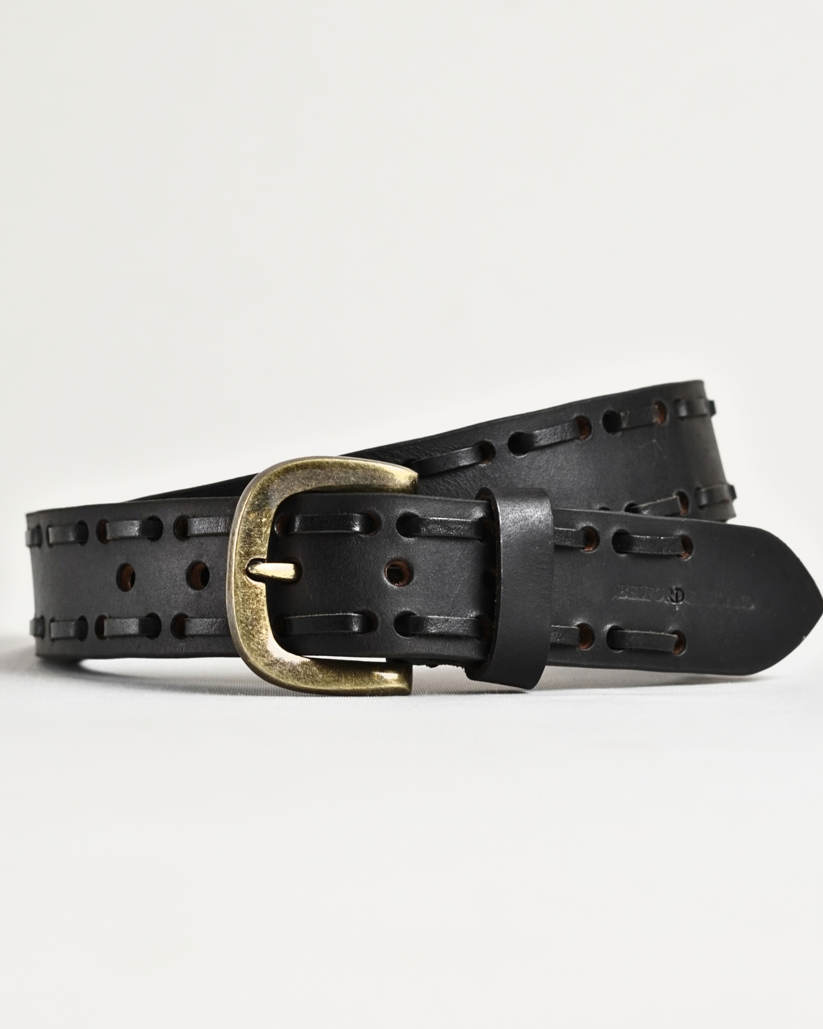 Great Britain - Men's Original Leather Belt  (Vintage Black) - 28-44 - Image 2