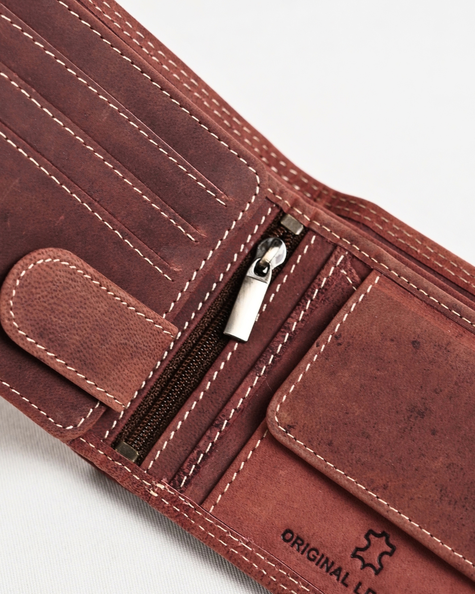 Cambridge - Men’s Original Leather Wallet (Vintage Brown) - Image 8