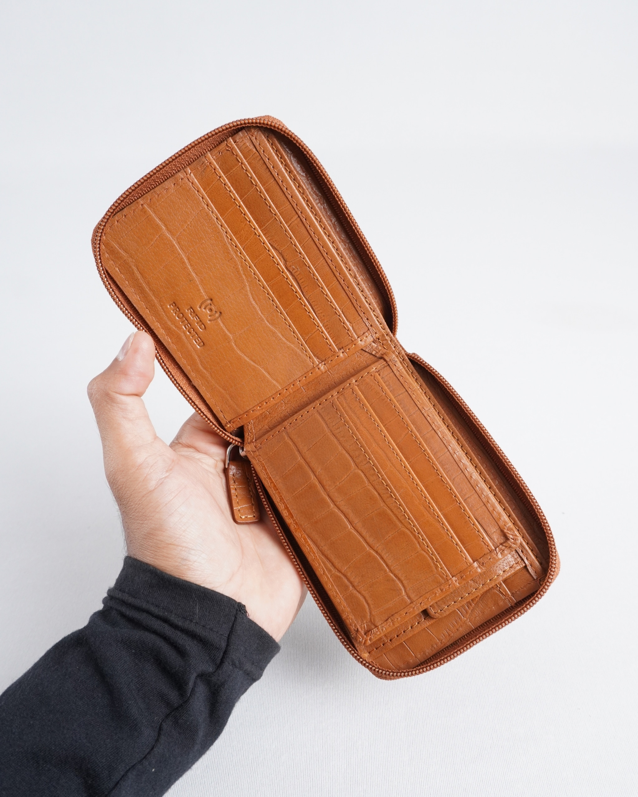 Tokyo Men’s Original Leather Wallet ( Almond Croco Brown) - Image 7