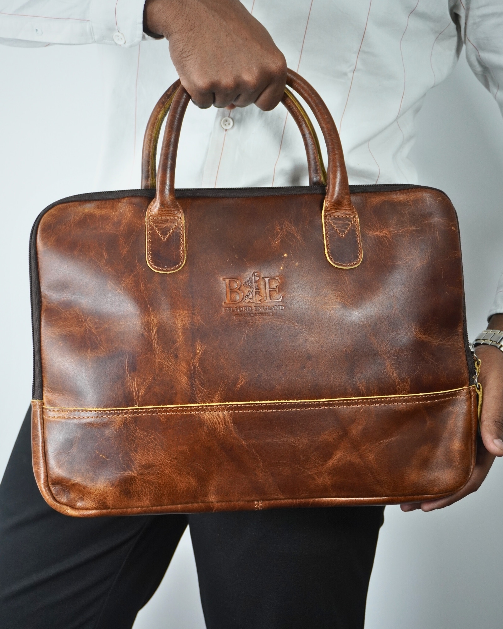 Executive Sleek Series - Men's Original Leather Laptop Bag (Tan) - Image 2
