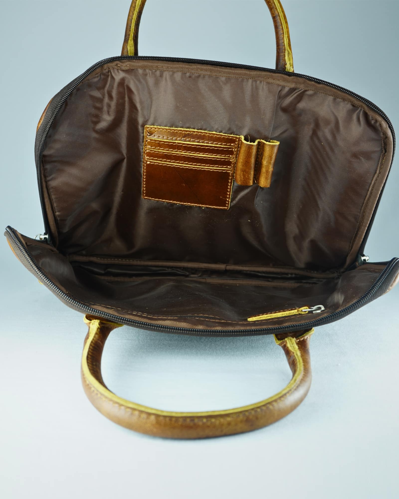 Executive Sleek Series - Men's Original Leather Laptop Bag (Tan) - Image 6