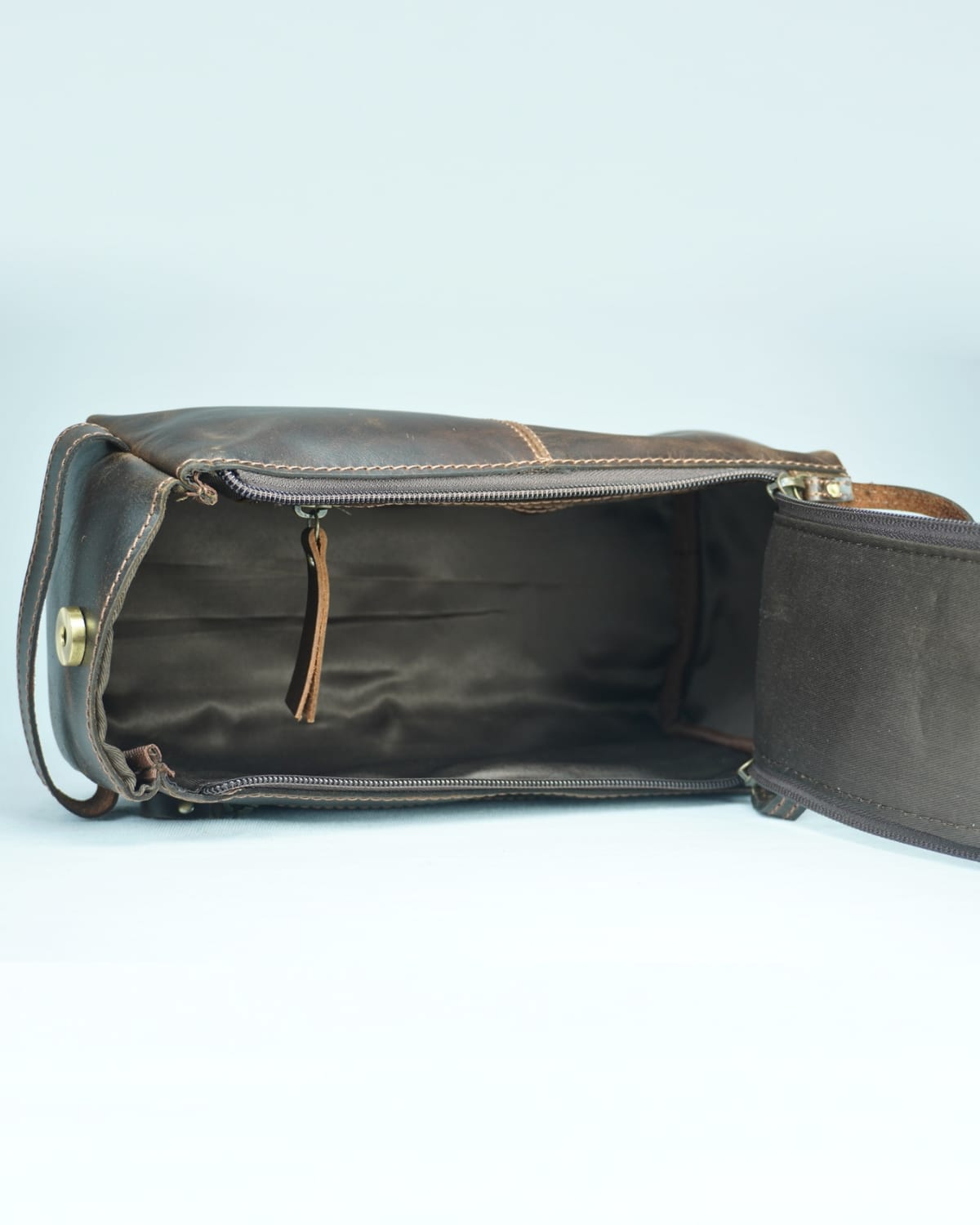 Belgium -  Original Leather Dopp Kit (Vintage Brown) - Image 5