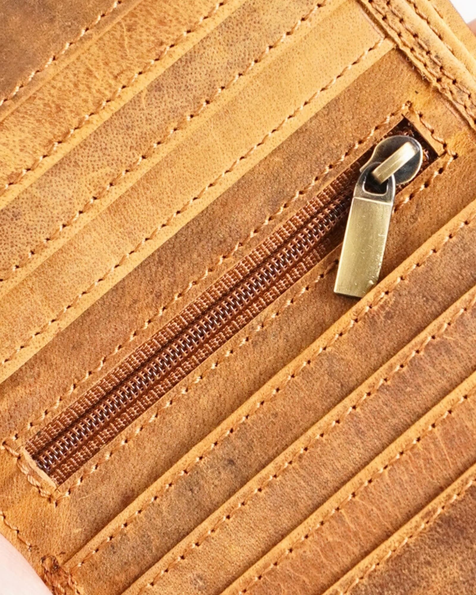 Aubrey - Men’s Original Leather Wallet (Rugged Tan) - Image 5