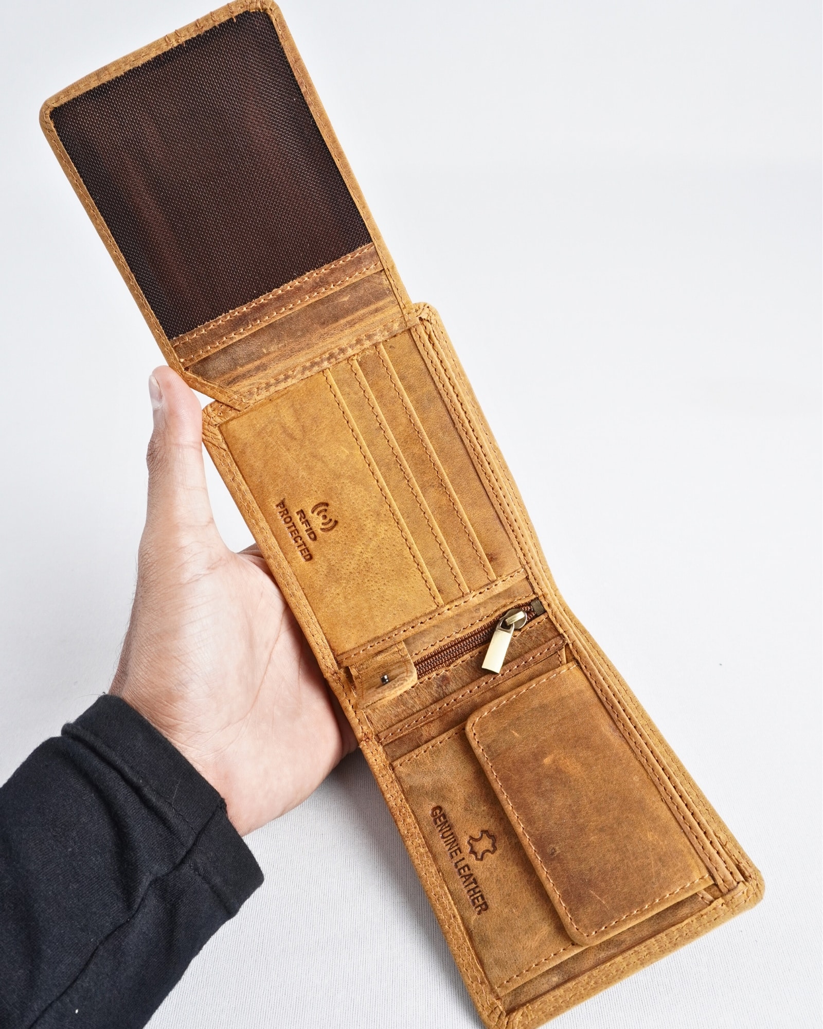 Cambridge Men’s Original Leather Wallet (Rugged Tan) - Image 5