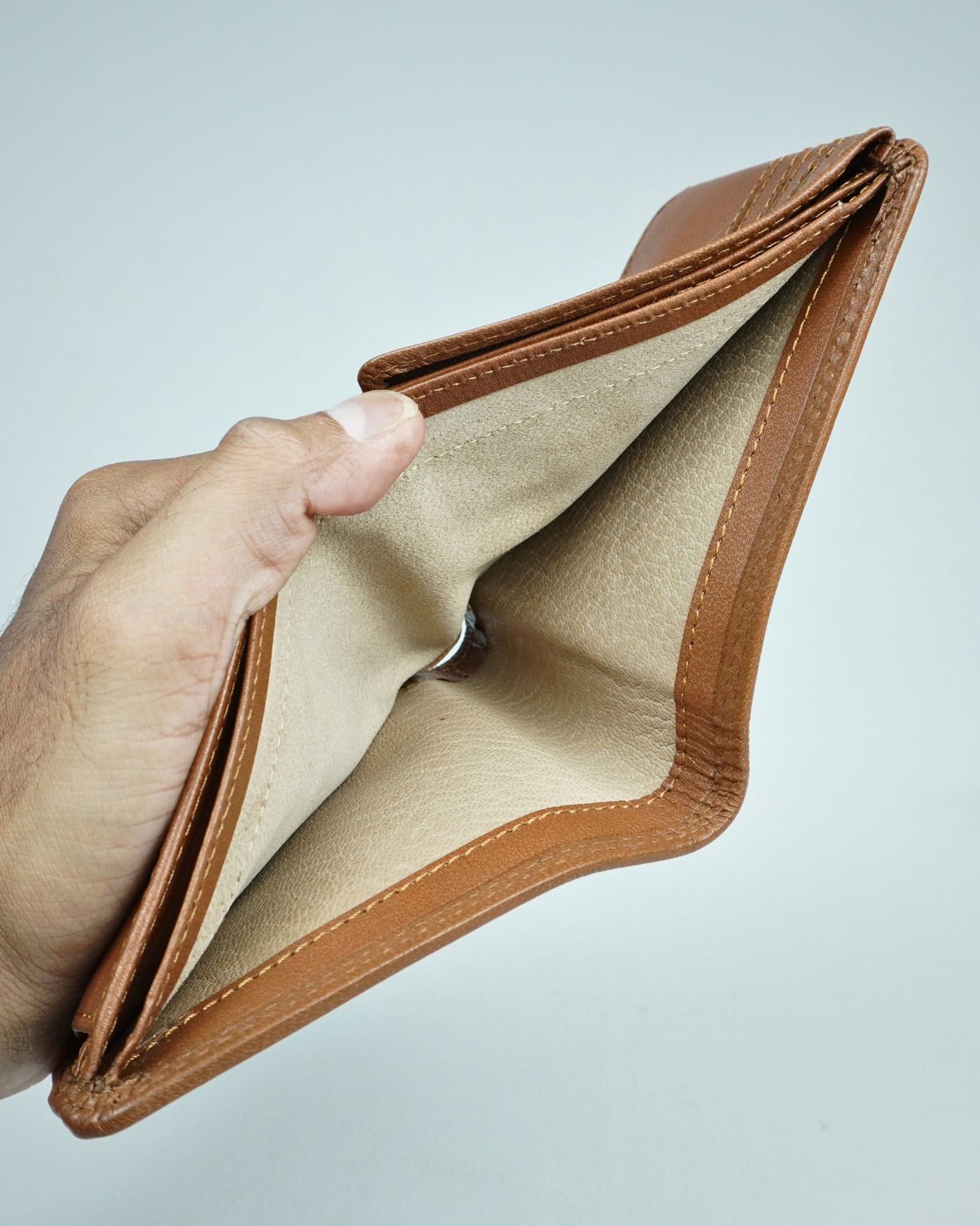 Cambridge - Men’s Original Leather Wallet (Walnut Brown) - Image 7