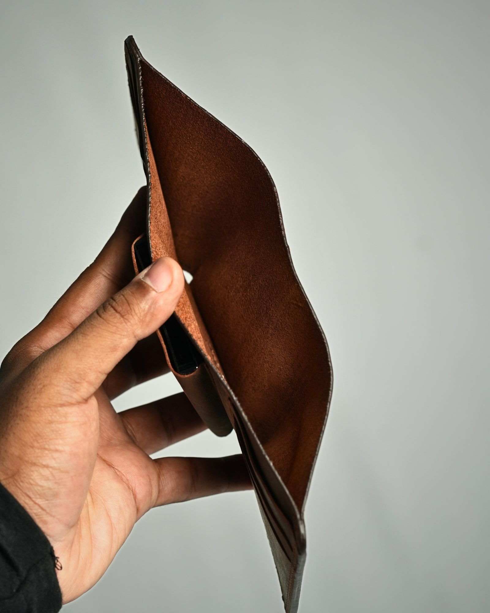 Detroit - Men’s Original Leather [Smart Card Pop UP] Wallet (Rugged Brown) - Image 4