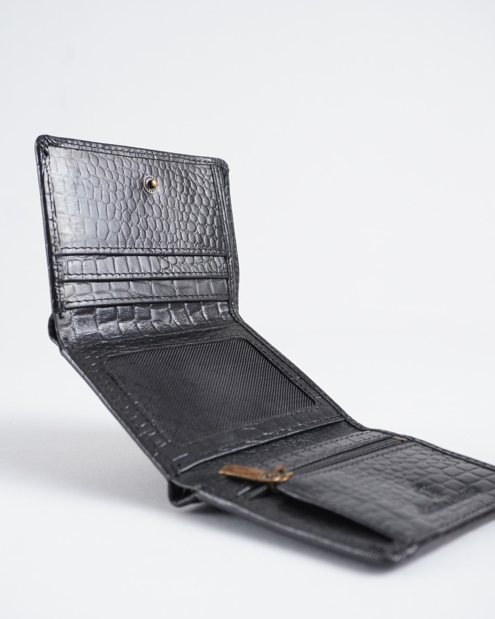 Dublin - Men’s Original Leather Trifold Wallet (Croco Black) - Image 5