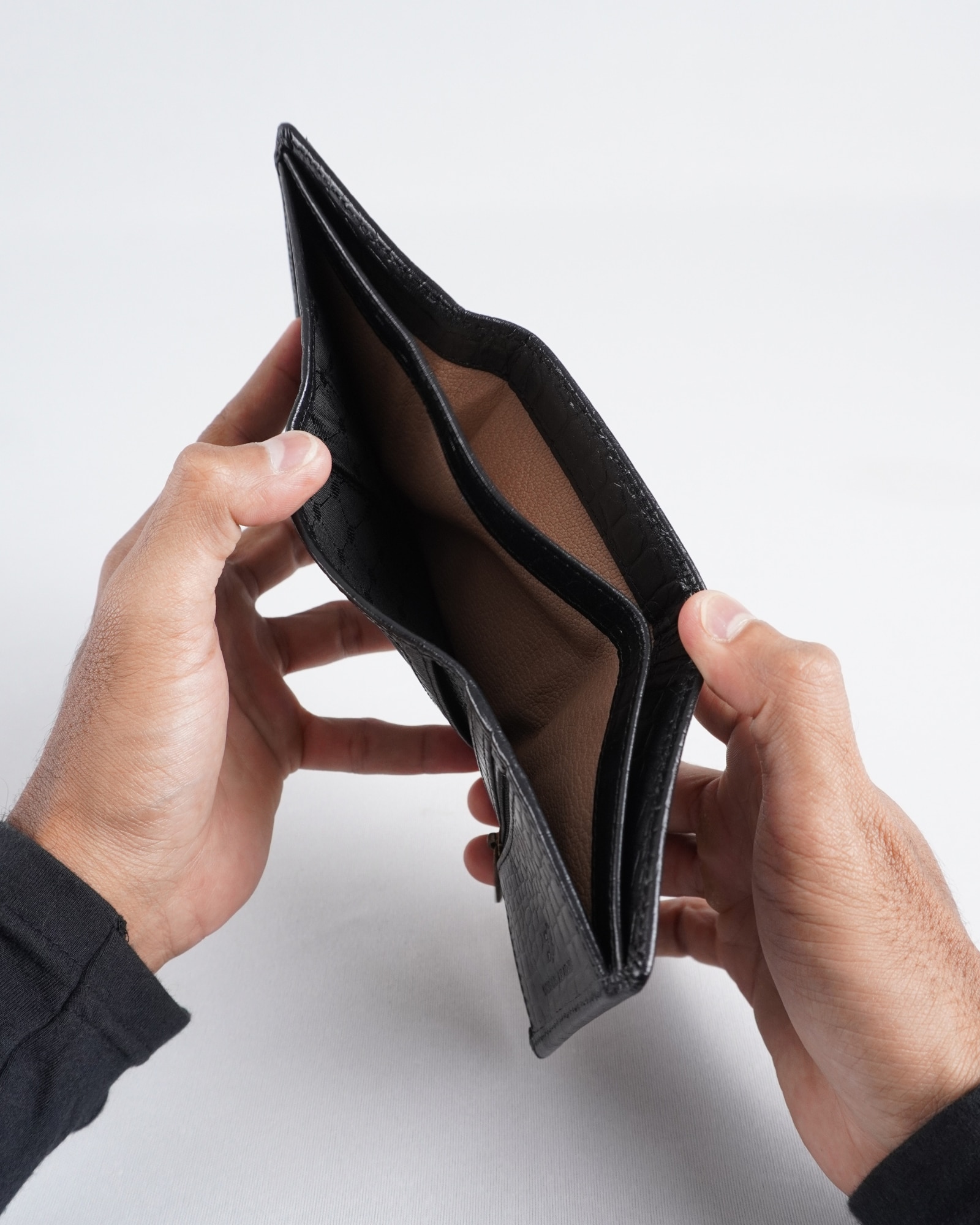 Dublin - Men’s Original Leather Trifold Wallet (Croco Black) - Image 7