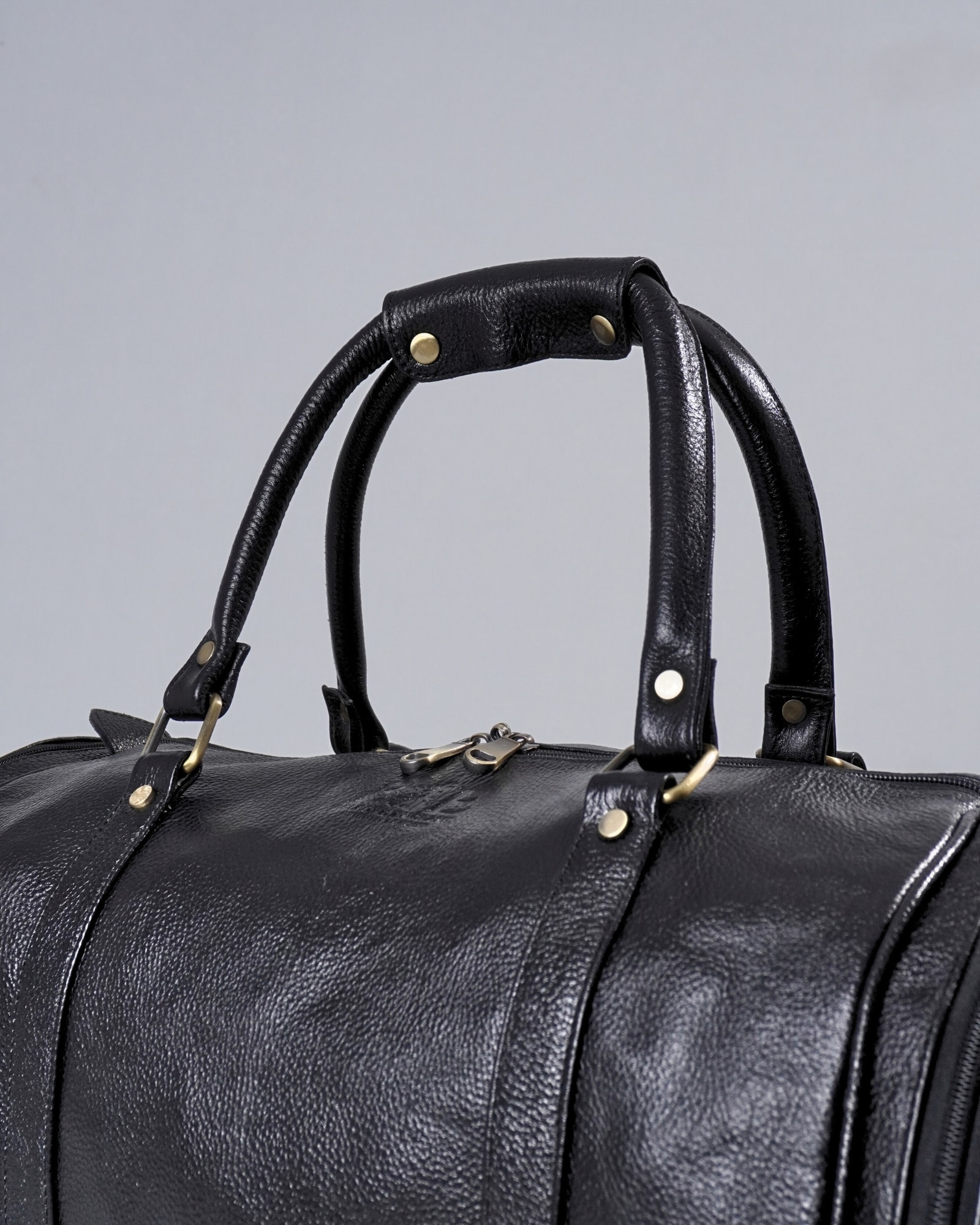 Weekender Duffle  - Original Leather Travel Bag (Black) - Image 5