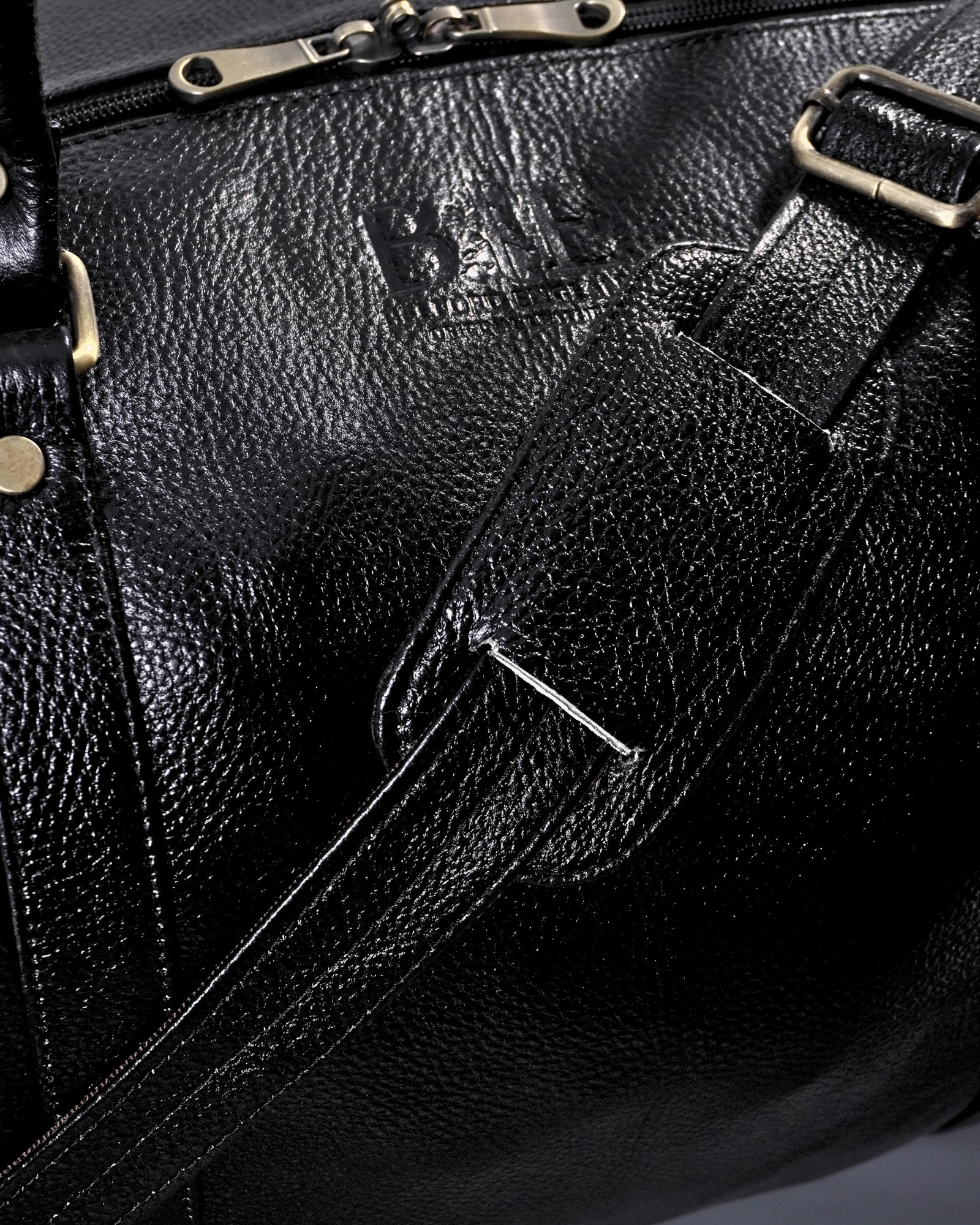 Weekender Duffle  - Original Leather Travel Bag (Black) - Image 6