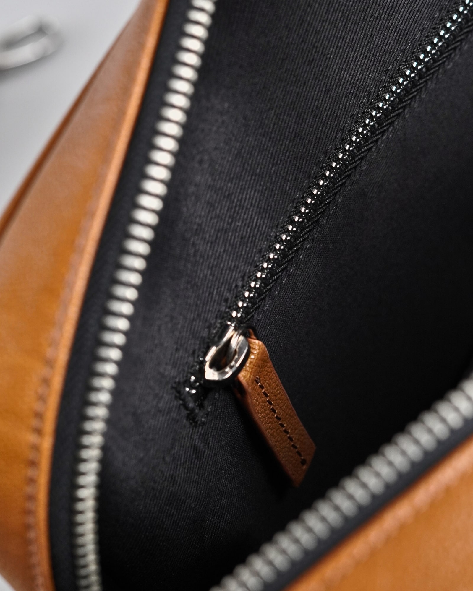 Executive Men's 100% Original Leather Large Briefcase - Rich Tan - Image 10