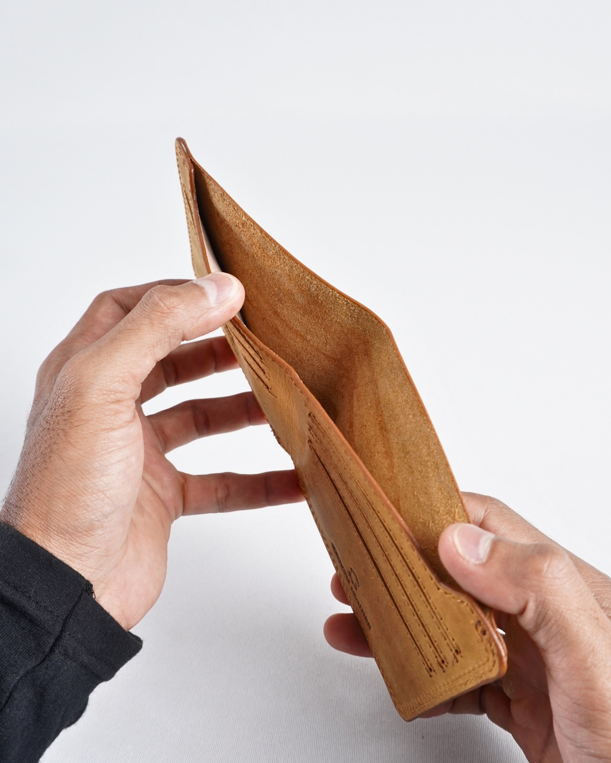 Heritage (Sleek Series) - Men’s Original Leather Wallet ( Rugged Tan) - Image 5