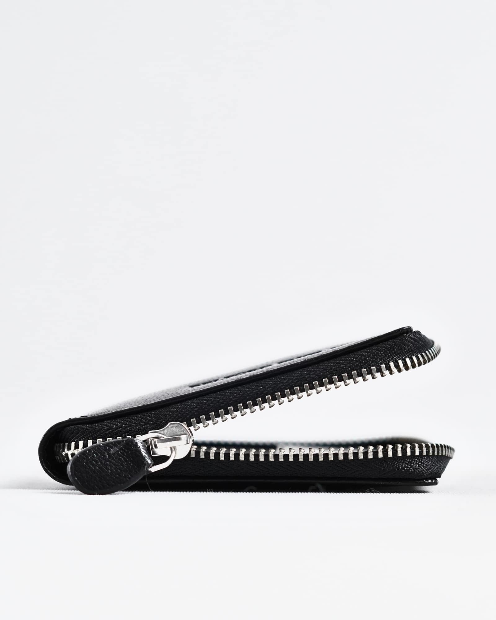 Oliver - Original Leather Sleek Passport  Holder (Black) - Image 5