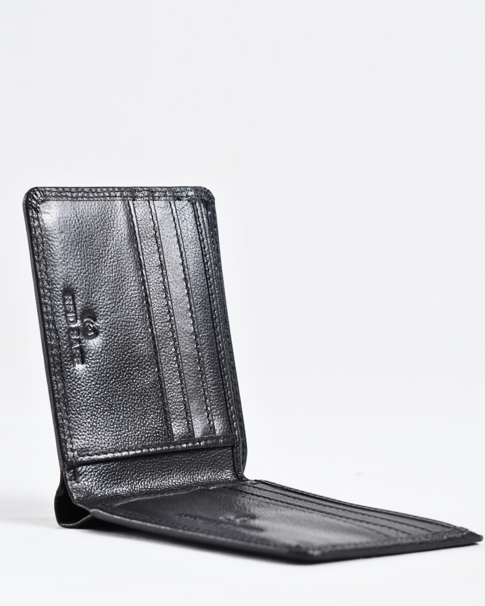 Real Madrid - Men’s Original Sleek Leather Wallet (Black) - Image 2