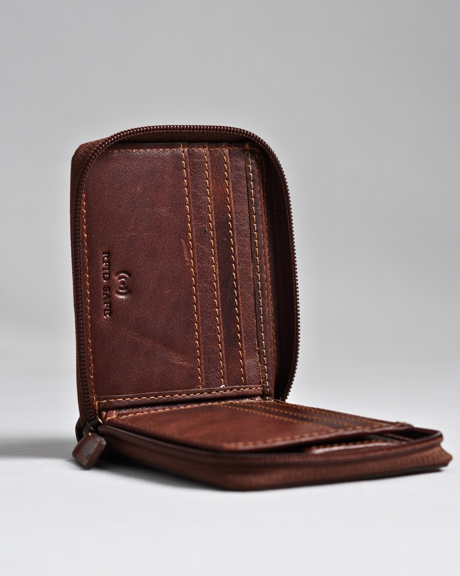 Tokyo Men’s Original Leather Zipper Wallet (Vintage Brown) - Image 4