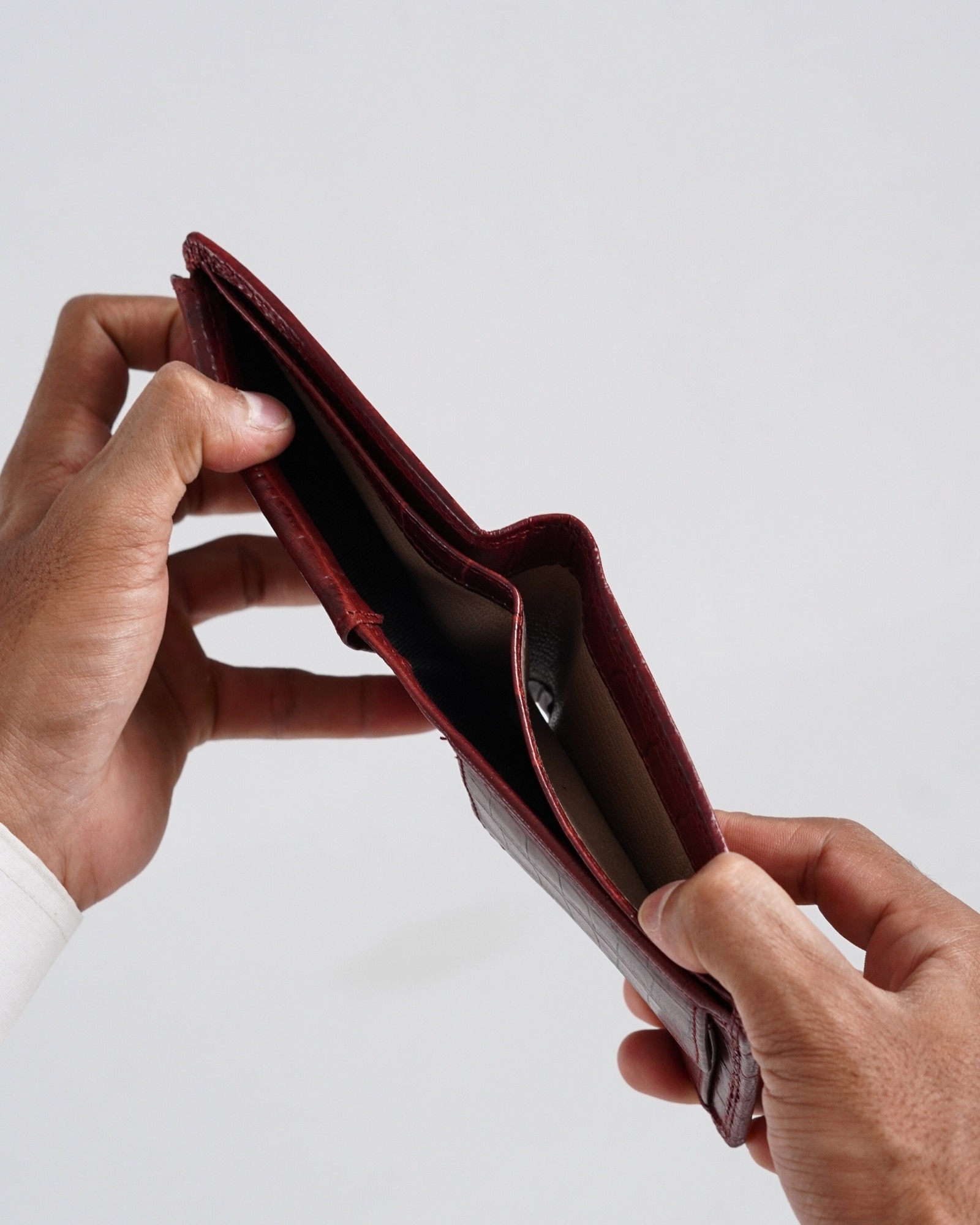 Tanner Men’s Original Leather Wallet (Croco Cherry & Brown Blend ) - Image 5