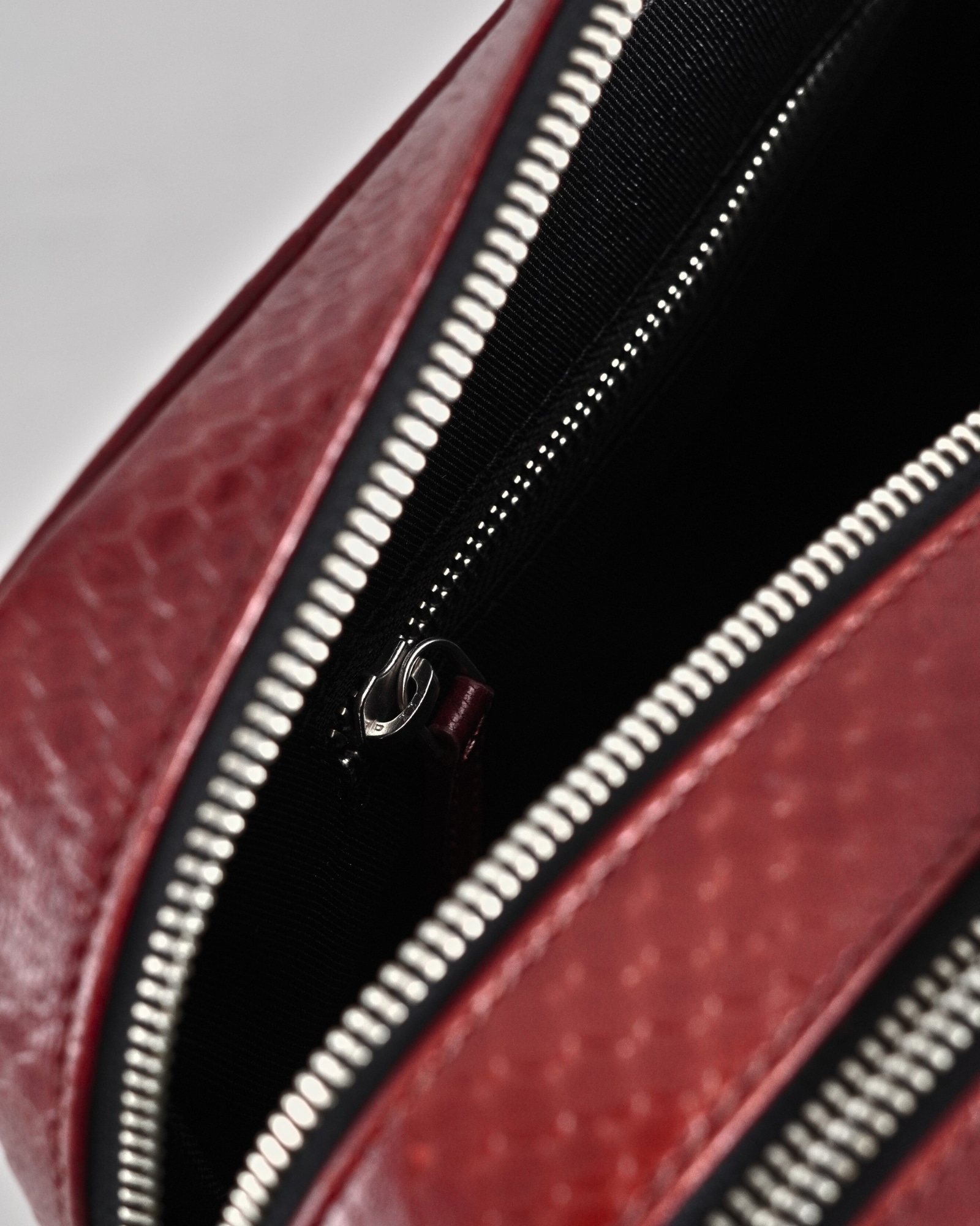 Executive Men's Original Leather Briefcase  (Royal Cherry Salmon) - Image 7